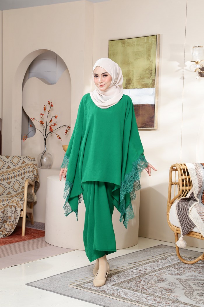 AMELIA LACE KURUNG - FOREST GREEN