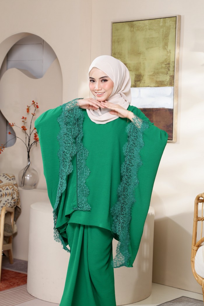 AMELIA LACE KURUNG - FOREST GREEN
